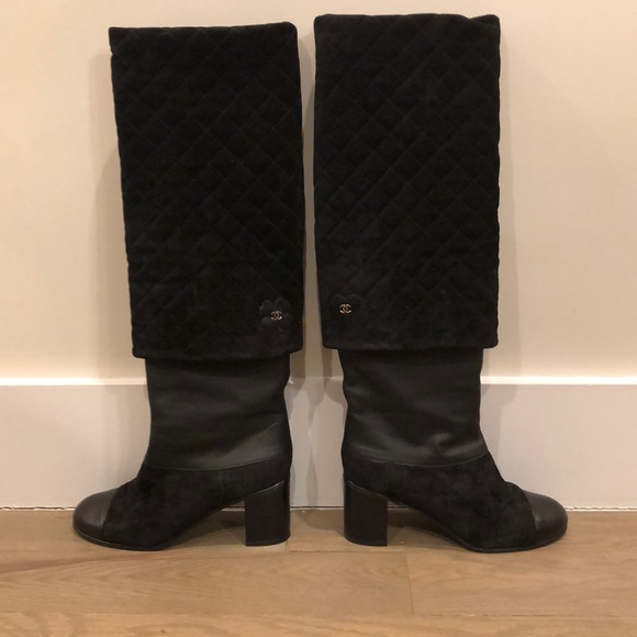 CHANEL quilted suede and leather fold-over boots - Picture 3 of 8